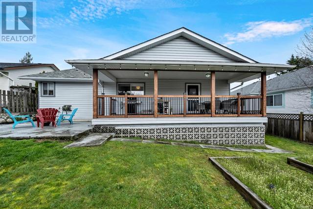 3260 Cook St, House detached with 3 bedrooms, 3 bathrooms and 4 parking in North Cowichan BC | Image 2