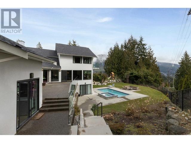 598 St. Andrews Road, House detached with 5 bedrooms, 6 bathrooms and 6 parking in West Vancouver BC | Image 3