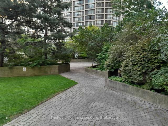 2037 - 33 Harbour Sq, Condo with 2 bedrooms, 2 bathrooms and 1 parking in Toronto ON | Image 20