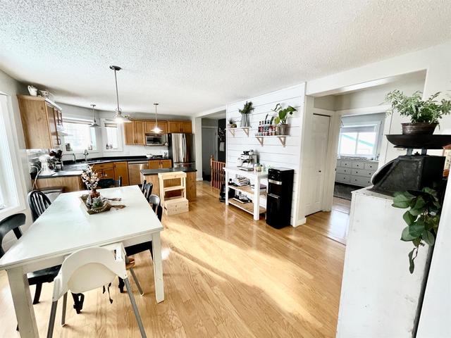 5008 47 Street, House detached with 4 bedrooms, 2 bathrooms and 4 parking in Wainwright No. 61 AB | Image 3
