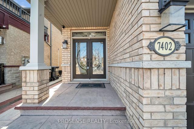 7402 Saint Barbara Blvd, House semidetached with 4 bedrooms, 4 bathrooms and 4 parking in Mississauga ON | Image 33