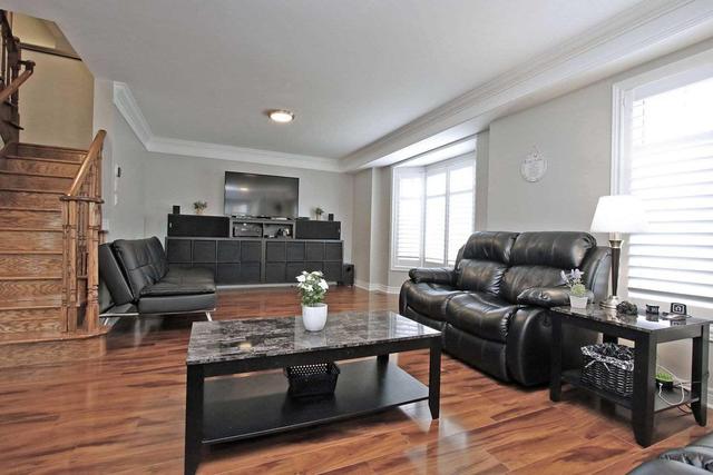 55 Middlecote Dr, House attached with 3 bedrooms, 3 bathrooms and 2 parking in Ajax ON | Image 4
