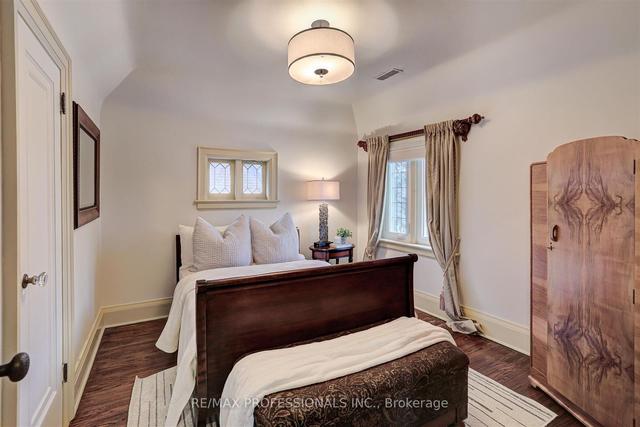 62 Willingdon Blvd, House detached with 3 bedrooms, 3 bathrooms and 3 parking in Toronto ON | Image 16