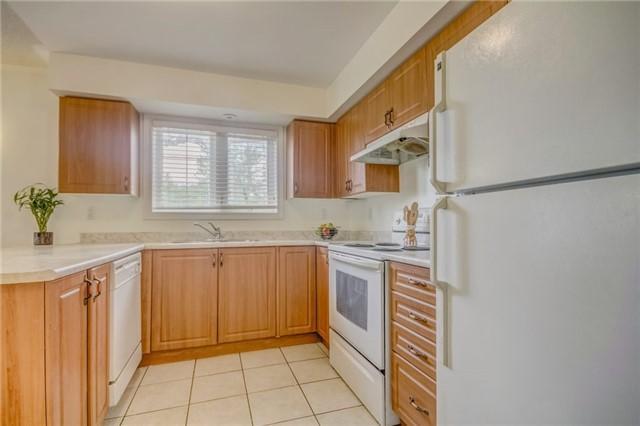 40 - 42 Pinery Tr, Townhouse with 3 bedrooms, 2 bathrooms and 1 parking in Toronto ON | Image 17