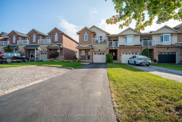 92 Whitefish Cres, House attached with 3 bedrooms, 3 bathrooms and 5 parking in Hamilton ON | Image 1