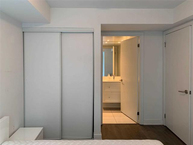 732 - 525 Adelaide St W, Condo with 2 bedrooms, 2 bathrooms and 0 parking in Toronto ON | Image 9