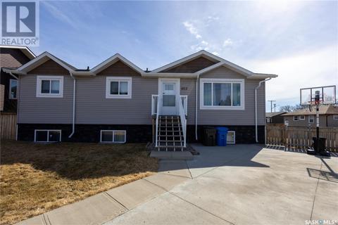 853 Madsen Place, House detached with 5 bedrooms, 3 bathrooms and null parking in Prince Albert SK | Card Image