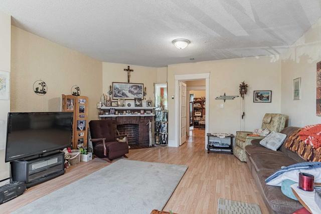 20 Kenora Cres, House detached with 3 bedrooms, 2 bathrooms and 14 parking in Toronto ON | Image 36