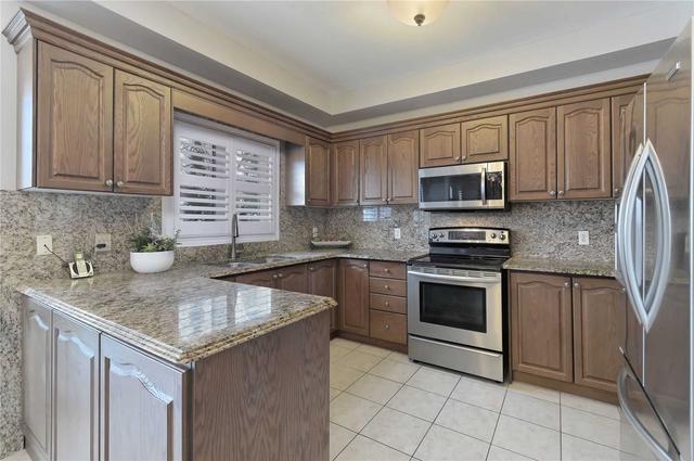 108 Cabin Trail Cres, House detached with 4 bedrooms, 5 bathrooms and 7 parking in Whitchurch Stouffville ON | Image 4