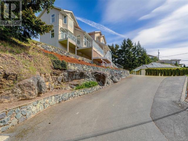 3509 Sunheights Dr, House detached with 4 bedrooms, 3 bathrooms and 4 parking in Langford BC | Image 35