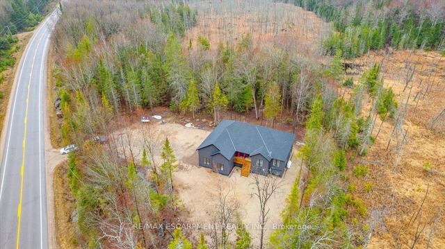12407 County Road 503, House detached with 3 bedrooms, 3 bathrooms and 8 parking in Highlands East ON | Image 27