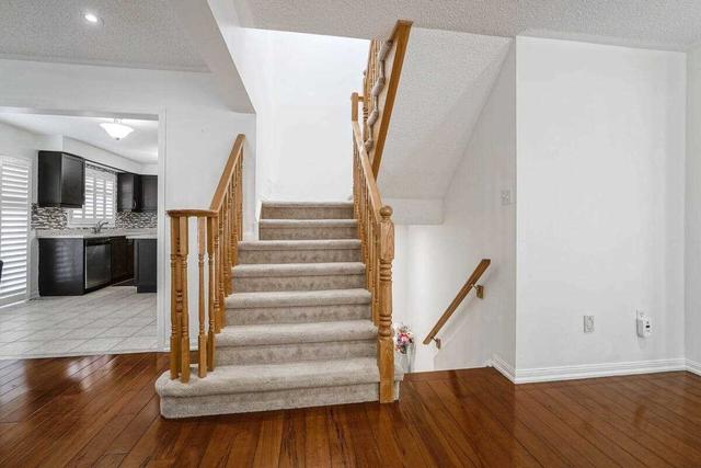 1 Lever Gate, House detached with 3 bedrooms, 3 bathrooms and 6 parking in Brampton ON | Image 16