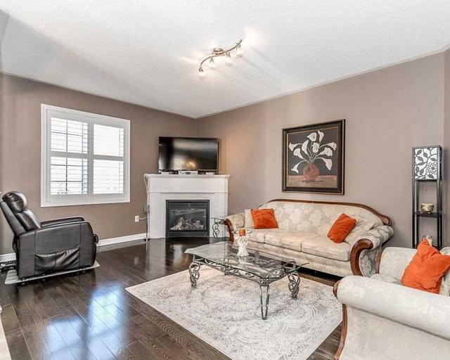 14 Sleepy Hollow Pl, House detached with 2 bedrooms, 3 bathrooms and 4 parking in Whitby ON | Image 3