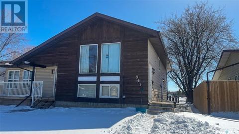 861 7th Street E, House semidetached with 3 bedrooms, 2 bathrooms and null parking in Prince Albert SK | Card Image