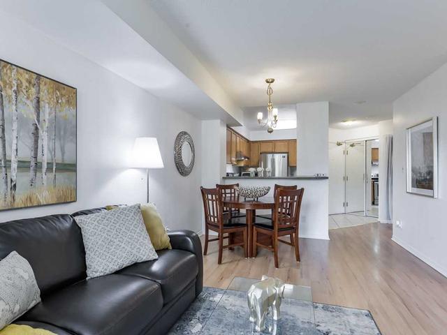 305 - 5 Emerald Lane, Condo with 2 bedrooms, 1 bathrooms and 1 parking in Vaughan ON | Image 7