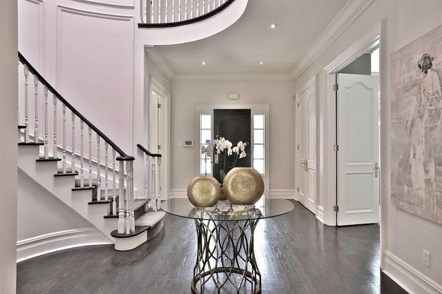 25 Douglas Cres, House detached with 4 bedrooms, 6 bathrooms and 4 parking in Toronto ON | Image 3