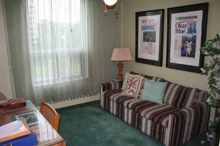 207 - 3120 Kirwin Ave, Condo with 2 bedrooms, 1 bathrooms and 1 parking in Mississauga ON | Image 3