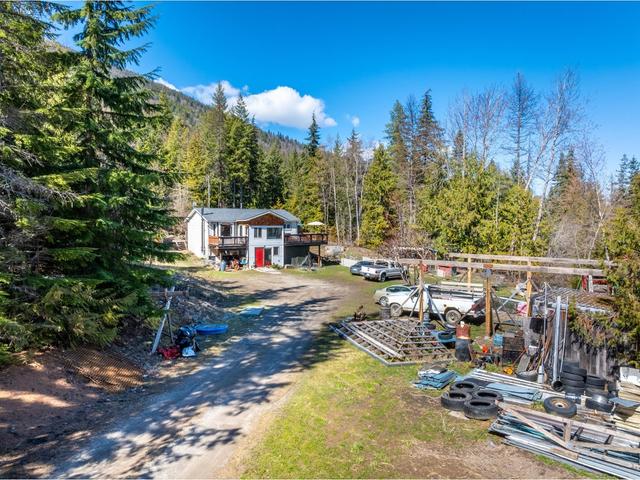 853 Birchmont Drive, House detached with 4 bedrooms, 2 bathrooms and null parking in Central Kootenay C BC | Image 29