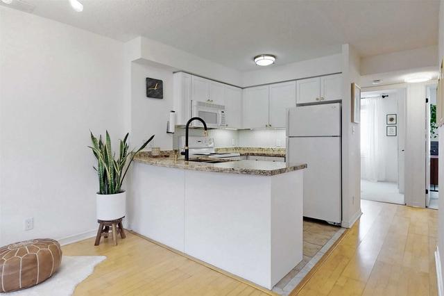 1403 - 12 Sudbury St, Townhouse with 3 bedrooms, 2 bathrooms and 2 parking in Toronto ON | Image 37
