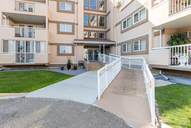 121 - 22 Park Meadows Drive Se, Condo with 2 bedrooms, 2 bathrooms and 1 parking in Medicine Hat AB | Image 2