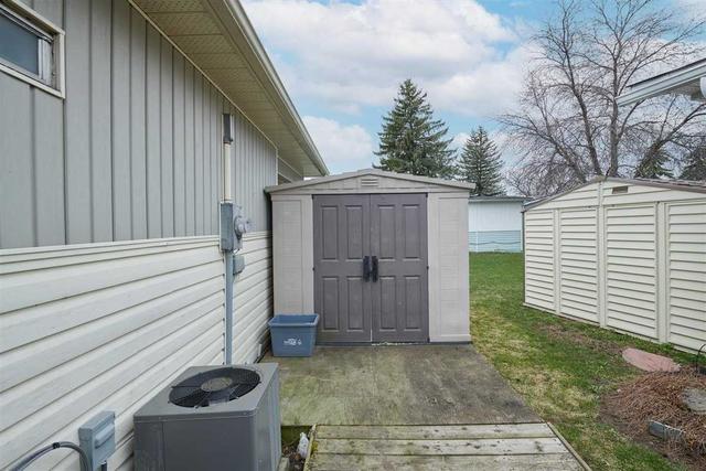 6 Locust Hill Dr, Home with 2 bedrooms, 1 bathrooms and 2 parking in Innisfil ON | Image 8