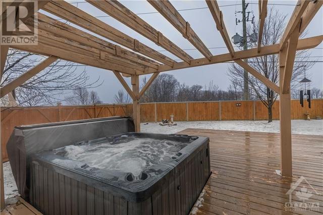 362 Hillsboro Private, Home with 3 bedrooms, 3 bathrooms and 3 parking in Ottawa ON | Image 25