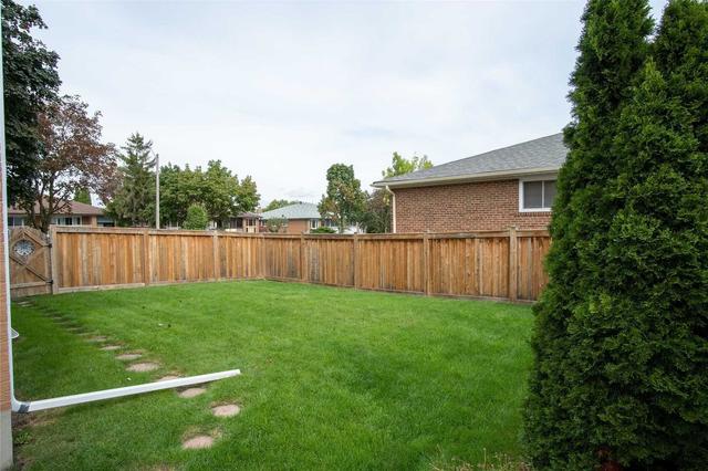 3525 Birchmeadow Cres, House semidetached with 4 bedrooms, 2 bathrooms and 3 parking in Mississauga ON | Image 22