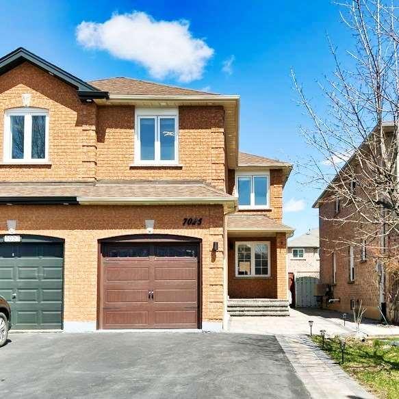 7025 Dunrobin Way, House semidetached with 3 bedrooms, 4 bathrooms and 5 parking in Mississauga ON | Image 1