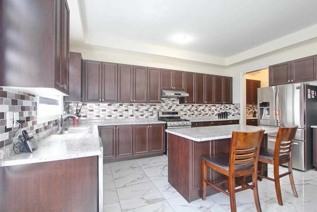 7 Avatar Cres W, House detached with 4 bedrooms, 5 bathrooms and 6 parking in Brampton ON | Image 3