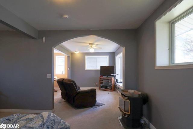 1809 Lockhart Road E, House detached with 2 bedrooms, 1 bathrooms and 8 parking in Barrie ON | Image 11