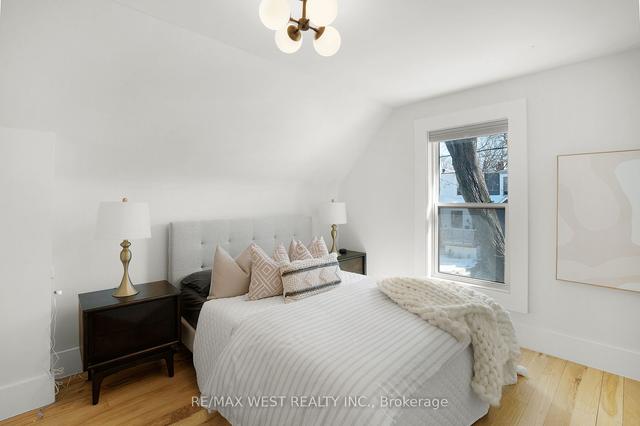 58 Myrtle Ave, House detached with 2 bedrooms, 2 bathrooms and 2 parking in Toronto ON | Image 9