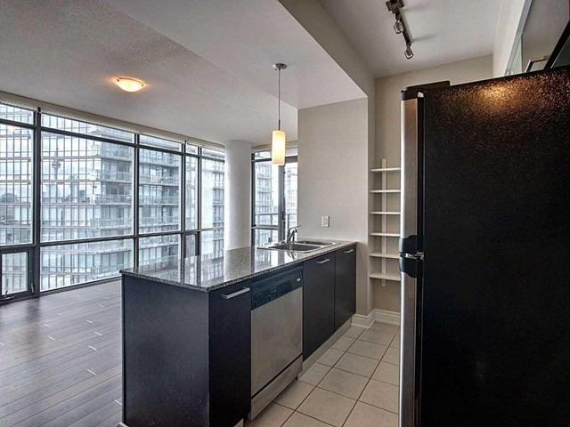 2702 - 38 Grenville St, Condo with 1 bedrooms, 1 bathrooms and 1 parking in Toronto ON | Image 5