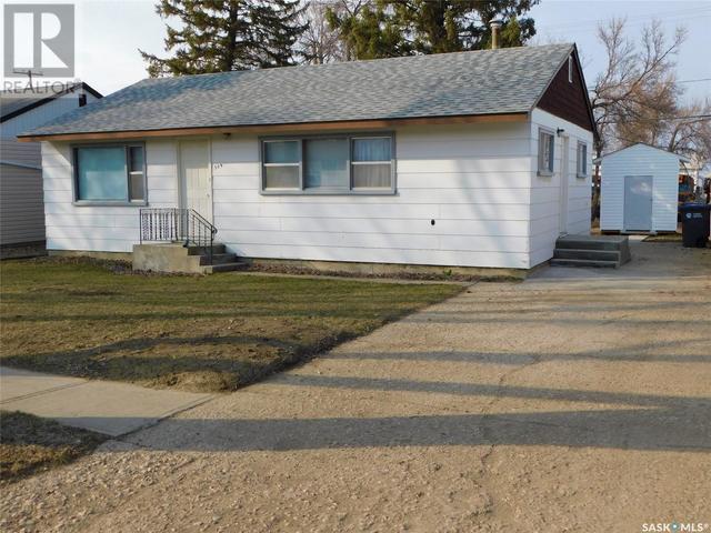 509 2nd Avenue E, House detached with 3 bedrooms, 1 bathrooms and null parking in Assiniboia SK | Image 1