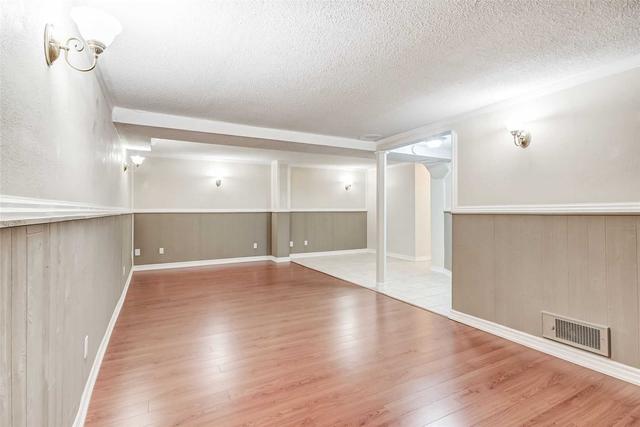 32 Lawndale Cres, House semidetached with 3 bedrooms, 3 bathrooms and 4 parking in Brampton ON | Image 27