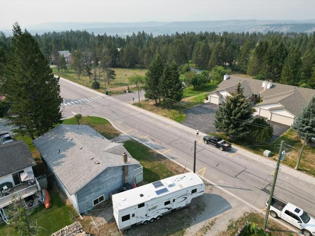 7558 Columbia Avenue, House detached with 4 bedrooms, 2 bathrooms and 2 parking in Radium Hot Springs BC | Image 42