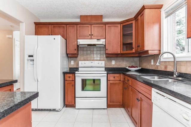 2 Terraview Cres, House attached with 2 bedrooms, 3 bathrooms and 2 parking in Guelph ON | Image 4