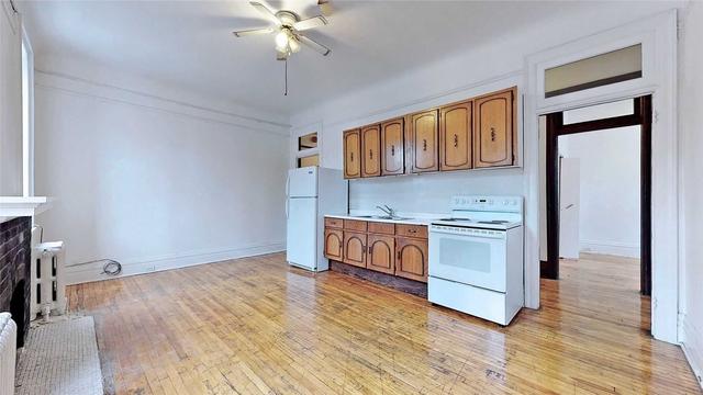 unit 3 - 1346 Queen St W, Home with 3 bedrooms, 1 bathrooms and 1 parking in Toronto ON | Image 2