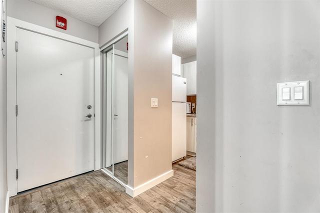 116 - 2204 1 Street Sw, Condo with 2 bedrooms, 1 bathrooms and 1 parking in Calgary AB | Image 2