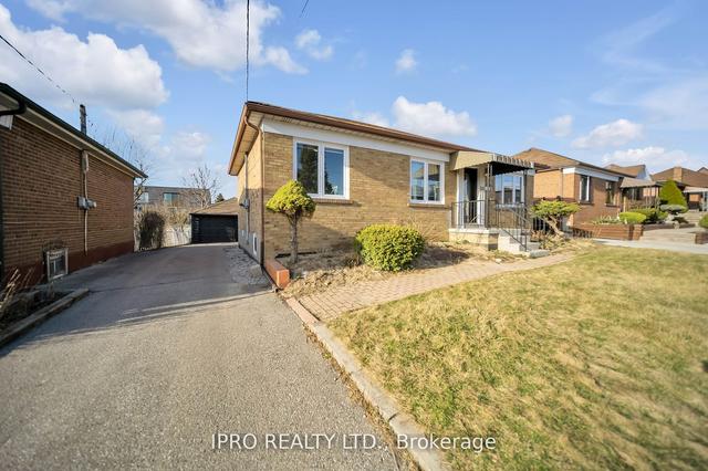 96 Wyndale Dr, House detached with 3 bedrooms, 2 bathrooms and 8 parking in Toronto ON | Image 23