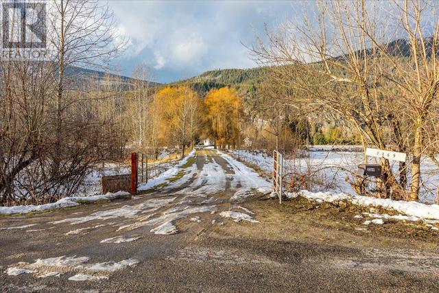 2269 Solsqua Road, House detached with 2 bedrooms, 2 bathrooms and 22 parking in Columbia Shuswap E BC | Image 32