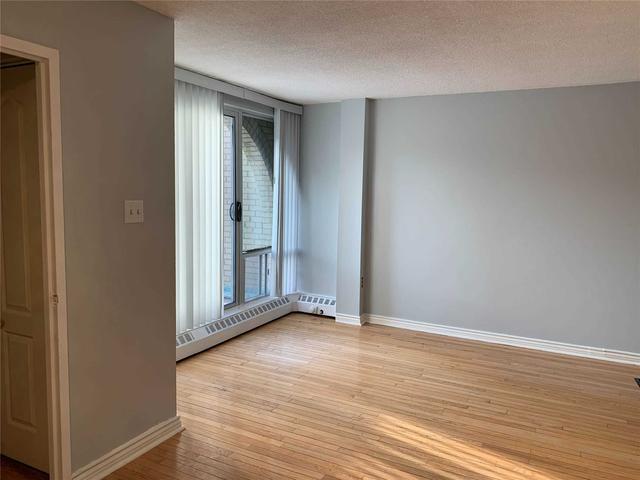 109 - 1624 Bloor St, Townhouse with 3 bedrooms, 2 bathrooms and 1 parking in Mississauga ON | Image 1