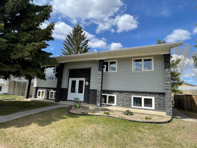 4432 56 Avenue, House detached with 5 bedrooms, 2 bathrooms and 4 parking in Provost AB | Image 1