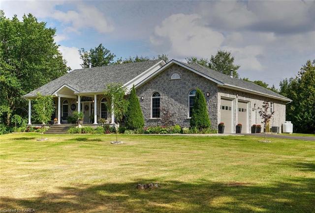 3522 Four Seasons Drive, House detached with 5 bedrooms, 3 bathrooms and 12 parking in South Frontenac ON | Image 1