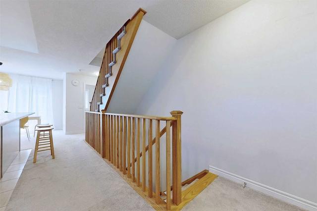 79 - 2500 Hill Rise Crt, Townhouse with 2 bedrooms, 3 bathrooms and 1 parking in Oshawa ON | Image 3