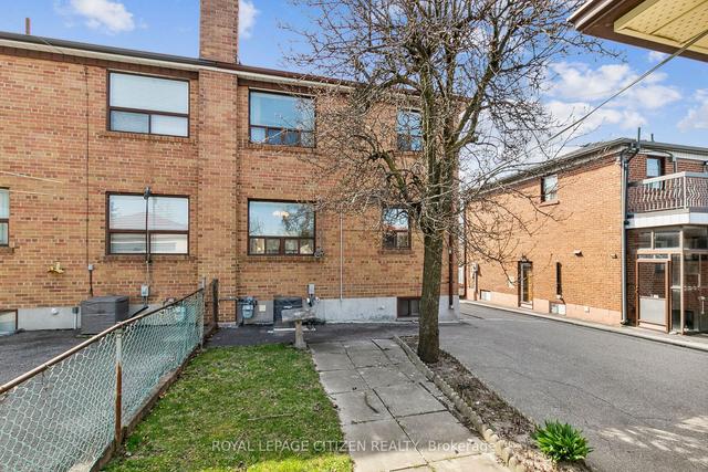 1498 Lawrence Ave W, House semidetached with 3 bedrooms, 2 bathrooms and 6 parking in Toronto ON | Image 33