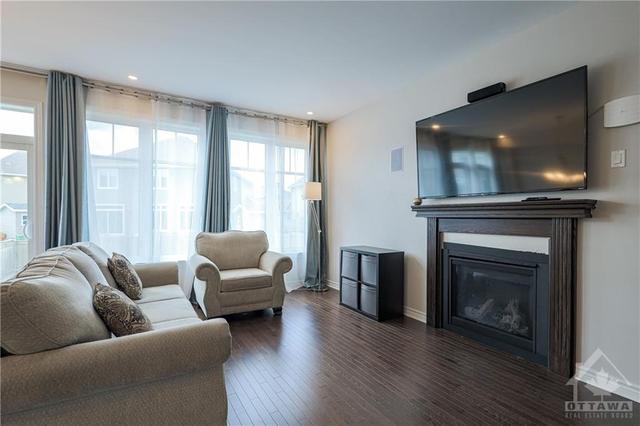 4382 Kelly Farm Drive, Townhouse with 3 bedrooms, 3 bathrooms and 2 parking in Ottawa ON | Image 17