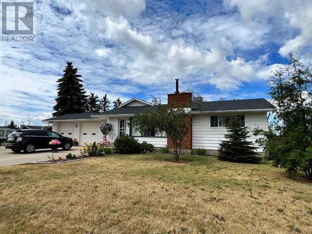 5204 48 Street, House detached with 4 bedrooms, 2 bathrooms and 6 parking in Valleyview AB | Image 2