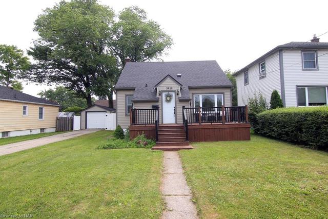 5610 Royal Manor Drive, House detached with 3 bedrooms, 1 bathrooms and 4 parking in Niagara Falls ON | Image 1