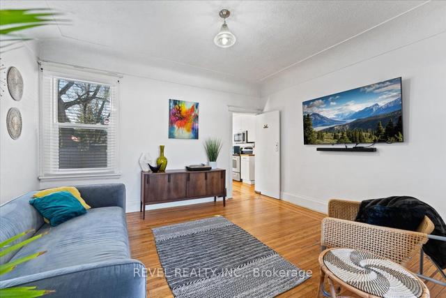 61 Jones St, House detached with 3 bedrooms, 2 bathrooms and 1 parking in Hamilton ON | Image 4