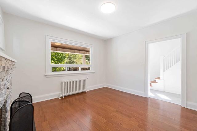 26 Symons St, House detached with 3 bedrooms, 2 bathrooms and 5 parking in Toronto ON | Image 2
